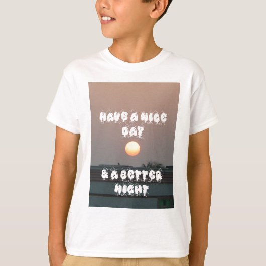 晴れた日と夜の願いのある黄金の夕日 Tシャツ (正面)