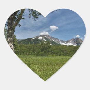 晴れた日に山が見える夏の風景 ハートシール