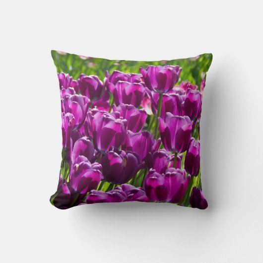 晴れた日に明るい薄紫チューリップ クッション (正面)