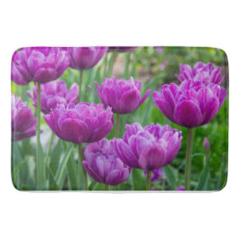 晴れた日に明るい薄紫チューリップ バスマット