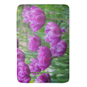 晴れた日に明るい薄紫チューリップ バスマット (正面縦)