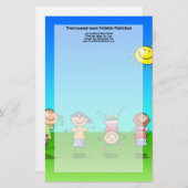 晴れた日のアウトドアを遊んでいる子供 便箋 (正面/裏面)