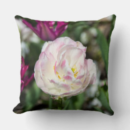 晴れた日の明るいピンクのチューリップ クッション