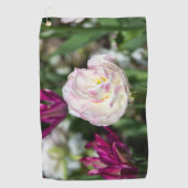 晴れた日の明るいピンクのチューリップ ゴルフタオル (正面)