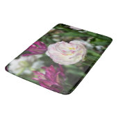 晴れた日の明るいピンクのチューリップ バスマット (アングル)