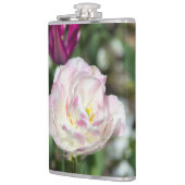 晴れた日の明るいピンクのチューリップ フラスク (左)