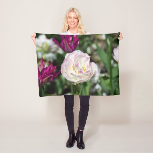 晴れた日の明るいピンクのチューリップ フリースブランケット (インサイチュ)