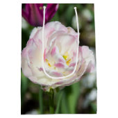 晴れた日の明るいピンクのチューリップ ミディアムペーパーバッグ (裏面)