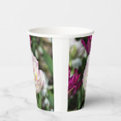 晴れた日の明るいピンクのチューリップ 紙コップ (右)