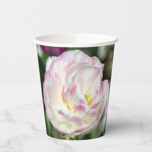 晴れた日の明るいピンクのチューリップ 紙コップ (左)