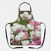 晴れた日の明るい白とピンクのチューリップ エプロン (正面)