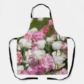 晴れた日の明るい白とピンクのチューリップ エプロン (正面)