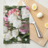 晴れた日の明るい白とピンクのチューリップ キッチンタオル (四つ折り)