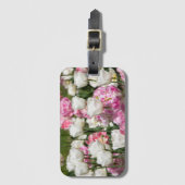 晴れた日の明るい白とピンクのチューリップ ラゲッジタグ (正面縦)