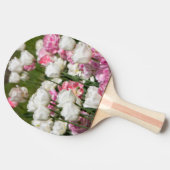 晴れた日の明るい白とピンクのチューリップ 卓球ラケット (横)