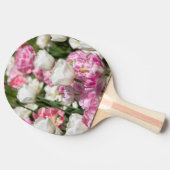 晴れた日の明るい白とピンクのチューリップ 卓球ラケット (横)