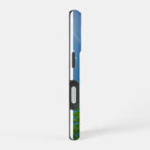 晴れた日差しの中で綿菓子の雲 iPhone 16ケース (右側面)