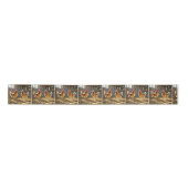 晴れた納屋で眼鏡をかけた鶏 サテンリボン (正面)