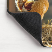 晴れた納屋で眼鏡をかけた鶏 マウスパッド (コーナー)