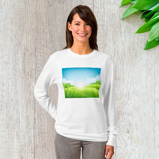晴れた緑の野原の風景 Tシャツ