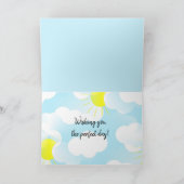 晴れた青い夏の空と雲の誕生日の願い カード (内部)