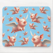 晴れた青い飛んでいる空に浮かぶ可愛い豚 マウスパッド (正面)