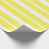 晴れた黄色と白ストライプの ラッピングペーパー (角)