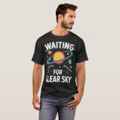 晴天を待つ 天体望遠鏡 惑星 Tシャツ (正面フル)