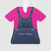 暑いピンクのクリスマスの飾り立てを飾る街