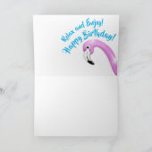 暑い日にピンクのフラインゴの浮き輪でプールでリラックス カード (内部)