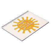 暑い。面白くてかわいい黄色い太陽。サンシャイン タイポグラフィ ノートブック (左側)