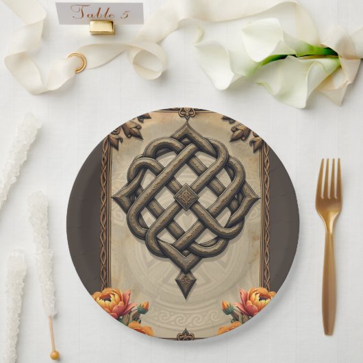暖かいトーンでケルトのアートとフローラの輝き。 ペーパープレート (ウェディング)