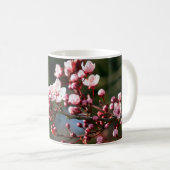 暖かい夏の光に映えるピンクの花 コーヒーマグカップ (正面右)