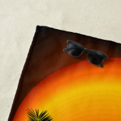 暖かい時事的な日没とヤシの木 ビーチタオル (インサイチュ)