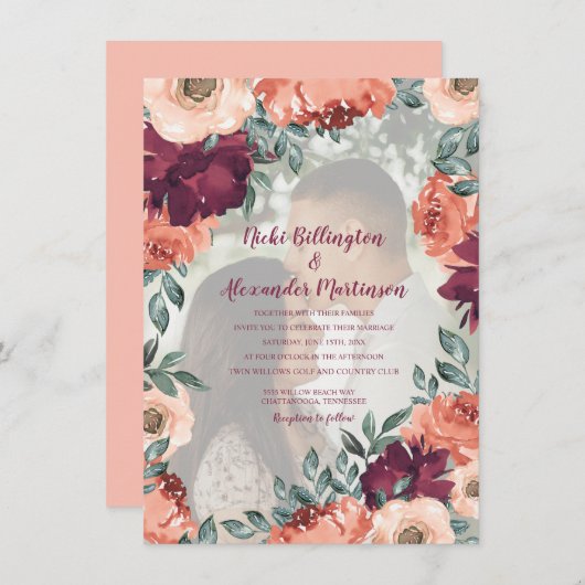 暖かい焼けオレンジのバーガンディ結婚フローラの写真 招待状 (正面/裏面)