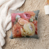 暖かい陰の装飾用クッションのranunculusの花 クッション (ブランケット)
