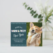 暖かくファジーなペット新年の写真タイポグラフィティール(緑がかった色) シーズンポストカード (スタンド正面)
