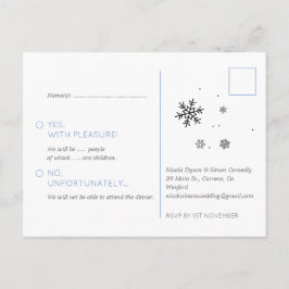 暖かく居心地の良いスキー冬のウェディングビーニーとミトン ポストカード