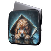 暖かさと心地よいを求める毛羽立ちのぬれた子犬 ラップトップスリーブ (正面左)