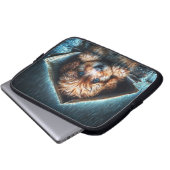 暖かさと心地よいを求める毛羽立ちのぬれた子犬 ラップトップスリーブ (正面下部)