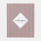 暖モノグラムのかい中性茶色とベージュストライプ色 フリースブランケット (正面)