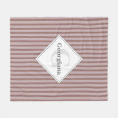 暖モノグラムのかい中性茶色とベージュストライプ色 フリースブランケット (正面(横))