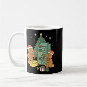 暖房設備のジンジャーブレッド クリスマスの技術者 建設 コーヒーマグカップ (左)