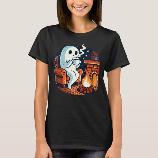 暖炉のあるハロウィンの幽霊のコーヒー飲料 Tシャツ (正面)