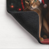 暖炉のそばのアビシニアン クリスマス マウスパッド (コーナー)