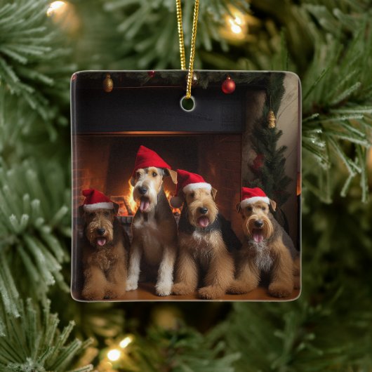 暖炉のそばのエアデール クリスマス セラミックオーナメント (ツリー)