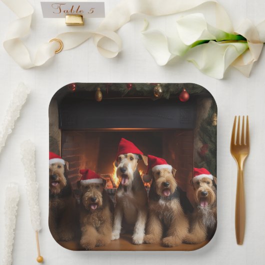 暖炉のそばのエアデール クリスマス ペーパープレート (ウェディング)