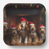 暖炉のそばのエアデール クリスマス ペーパープレート (正面)