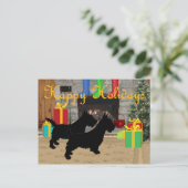 暖炉のそばのクリスマススコッティー犬 シーズンポストカード (スタンド正面)