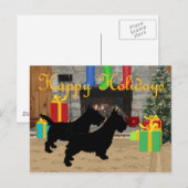 暖炉のそばのクリスマススコッティー犬 シーズンポストカード (正面/裏面)